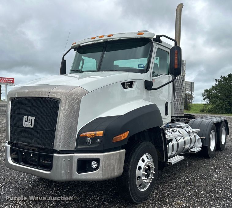 2015 Caterpillar CT660  semi truck - KW9144