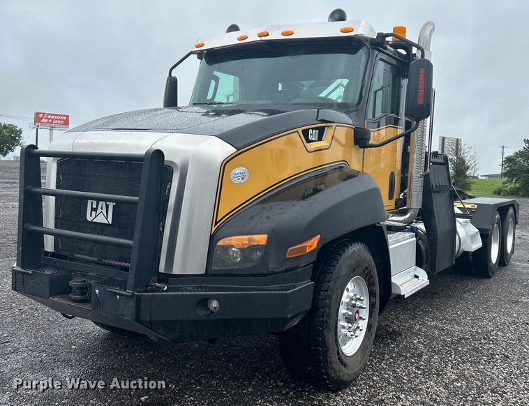 2015 Caterpillar CT660L  winch truck - KW9146