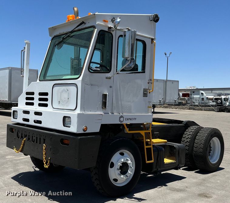 2009 Capacity TJ5000  yard truck - LF9328