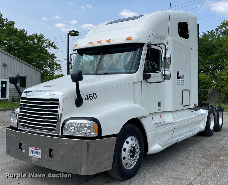 2004 Freightliner Century Class  semi truck - LJ9682