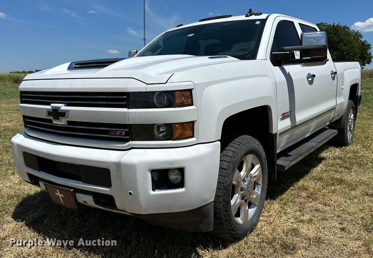 2019 Chevrolet  Silverado 2500HD  Crew Cab pickup truck - DP3171