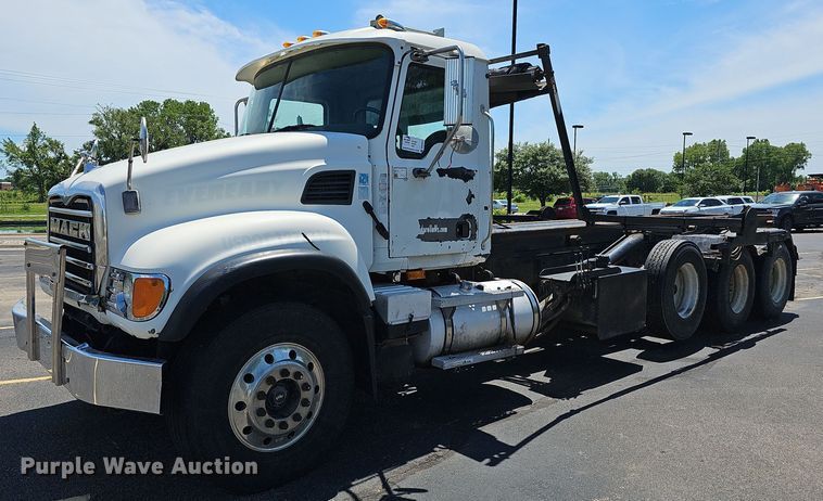 2005 Mack CV713  roll-off container truck - DN8607