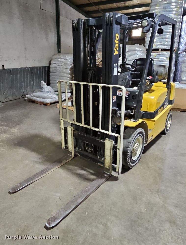 Yale GLP040MXNEAE084  forklift - DP2300