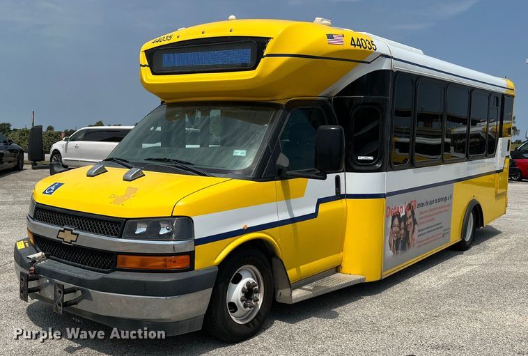 2017 Chevrolet Express G4500  shuttle bus - LF9364