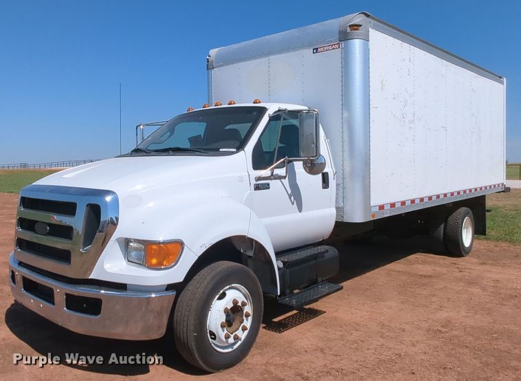 2013 Ford F650 Super Duty  box truck - LM9889