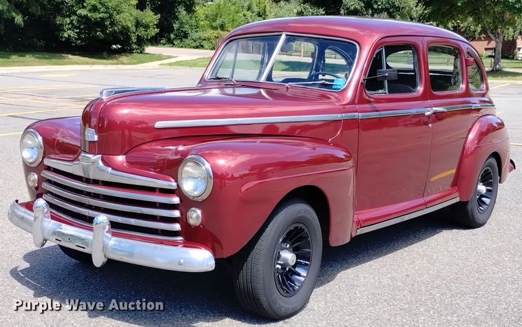 1947 Ford Super Deluxe  sedan - LP9654