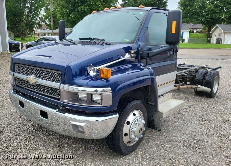 2009 Chevrolet C4500  truck cab and chassis - LS9620
