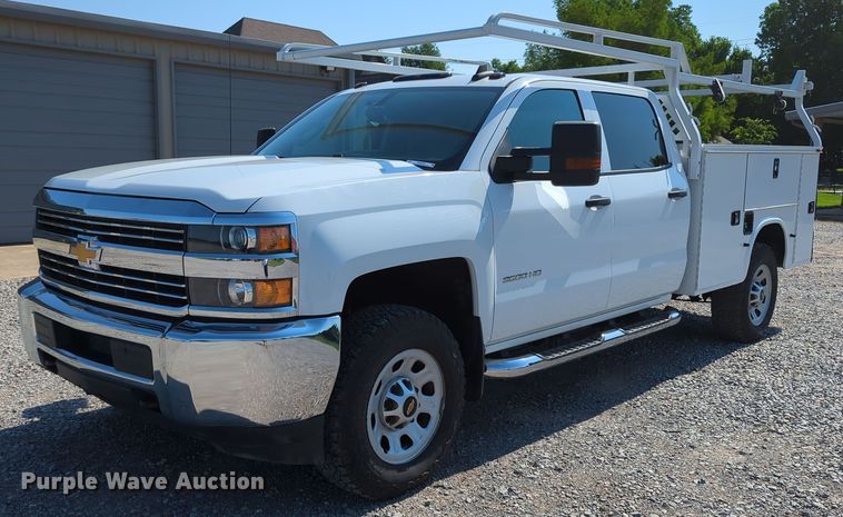 2015 Chevrolet Silverado 3500HD  Crew Cab utility bed pickup truck - MX9334