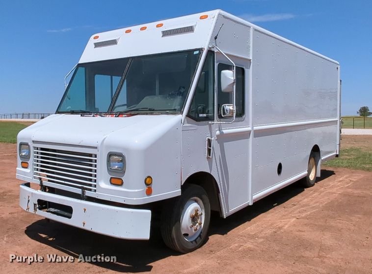 2010 Freightliner MT45  delivery van - MX9342