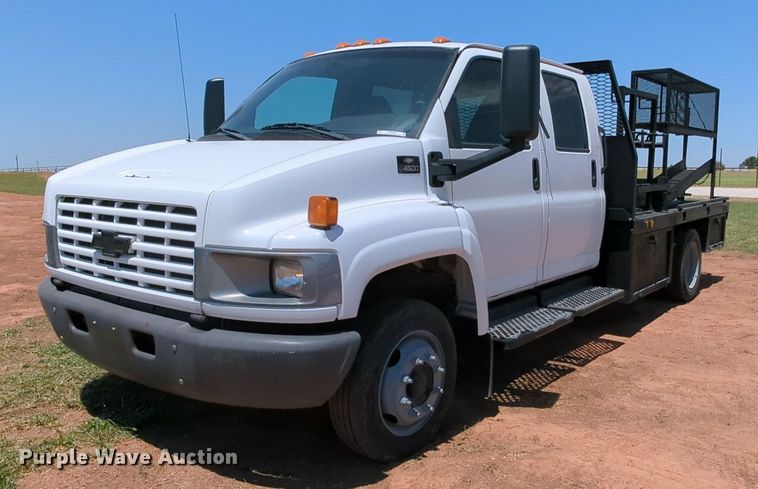 2008 Chevrolet C4500  Crew Cab flatbed truck - MX9346
