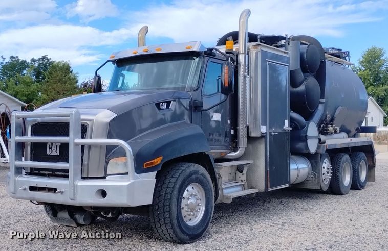 2014 Caterpillar CT660L  vacuum truck - DP3367