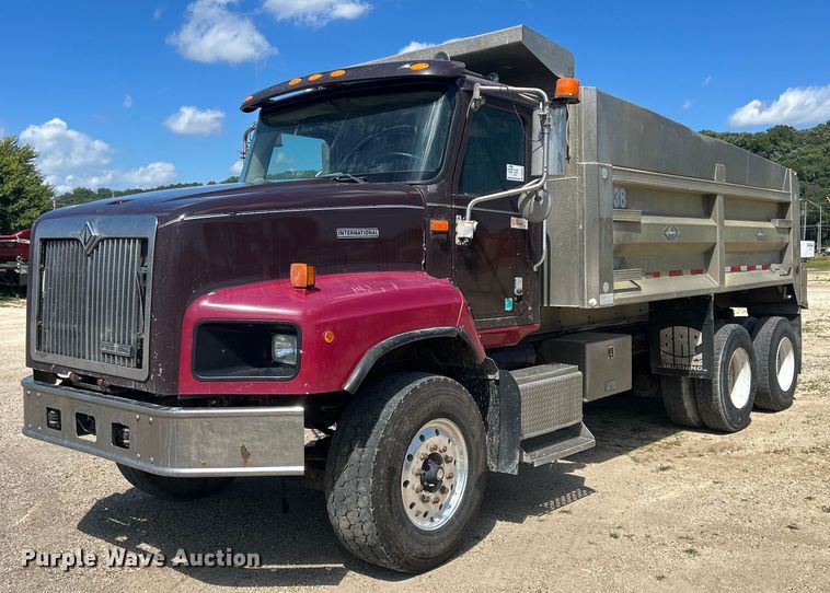 2000 International 5600i  dump truck - DQ0893
