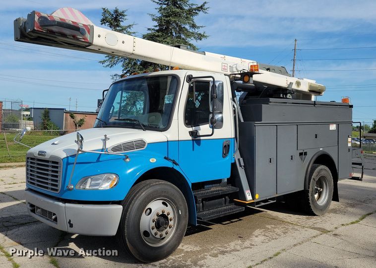 2010 Freightliner Business Class M2 106  bucket truck - JO9273