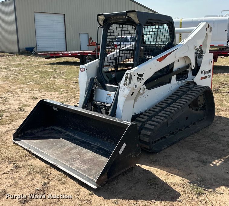 2014 Bobcat T750  tracked skid steer loader - KM9850