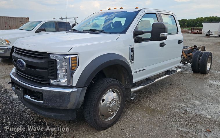 2018 Ford F550 Super Duty  Crew Cab truck cab and chassis - LM9103
