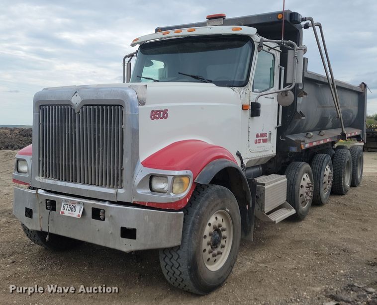 2005 International 5900i  dump truck - LQ9079