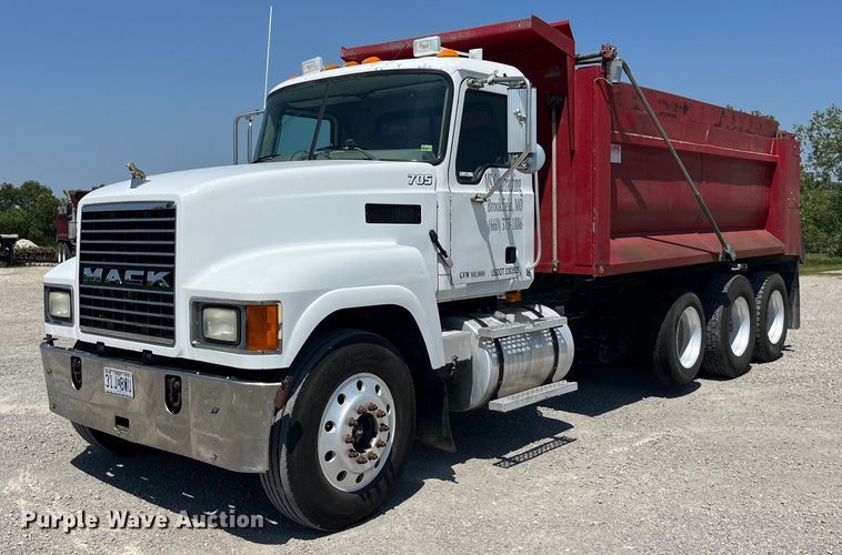 2007 Mack CHN613  dump truck - MG9383