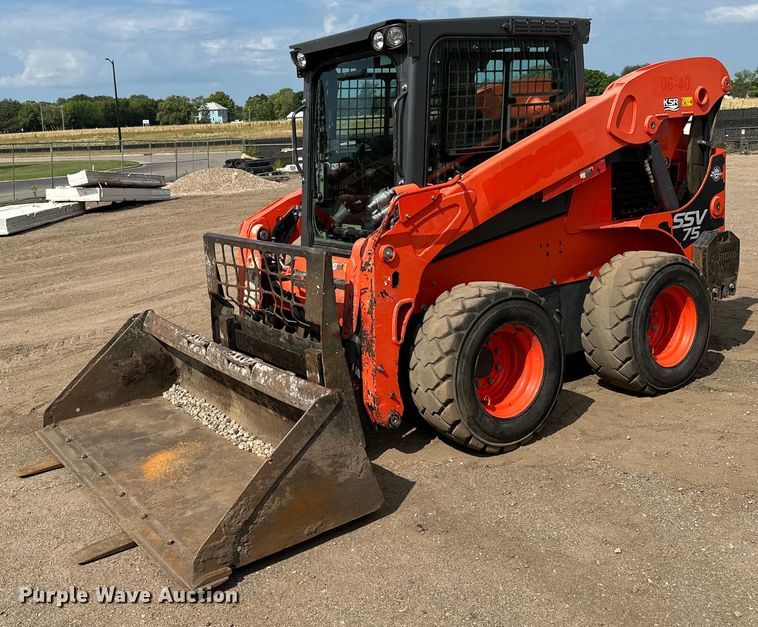 2016 Kubota SSV75  skid steer loader - MQ9308