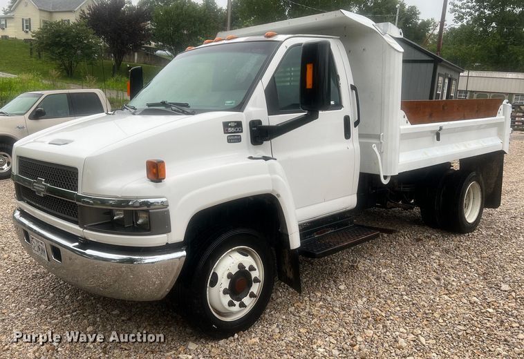 2005 Chevrolet C5500  dump truck - NA9075