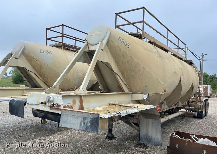 1978 Fruehauf HFB-F2-J-985  pneumatic dry bulk trailer - NI9023