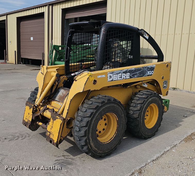 2006 John Deere 320  skid steer loader - NT9886