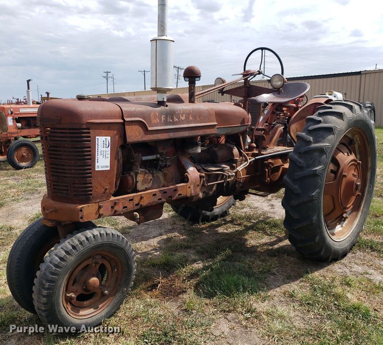 1942 International Harvester Farmall H  tractor - DO2980