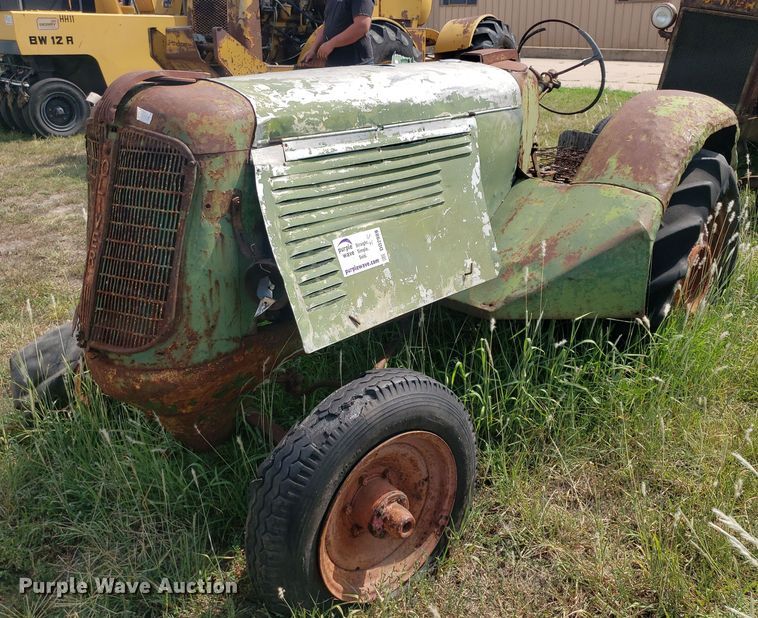 Oliver  tractor - DO2989