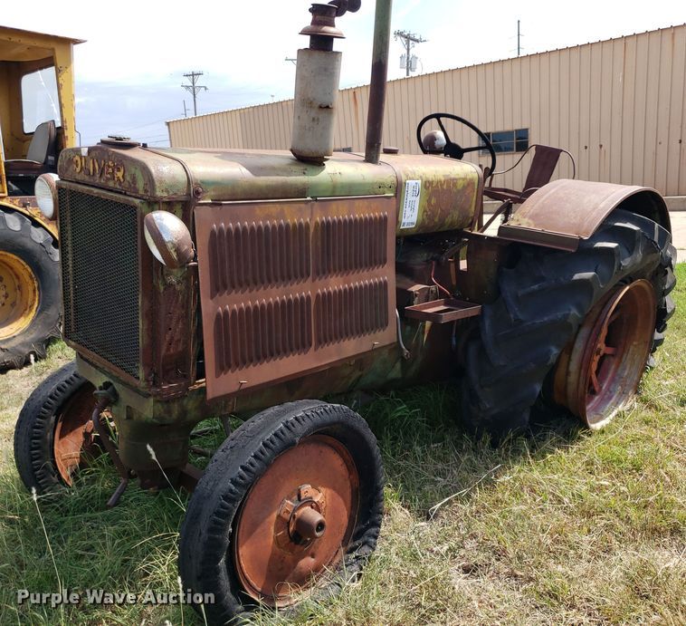 Oliver 99  tractor - DO2994