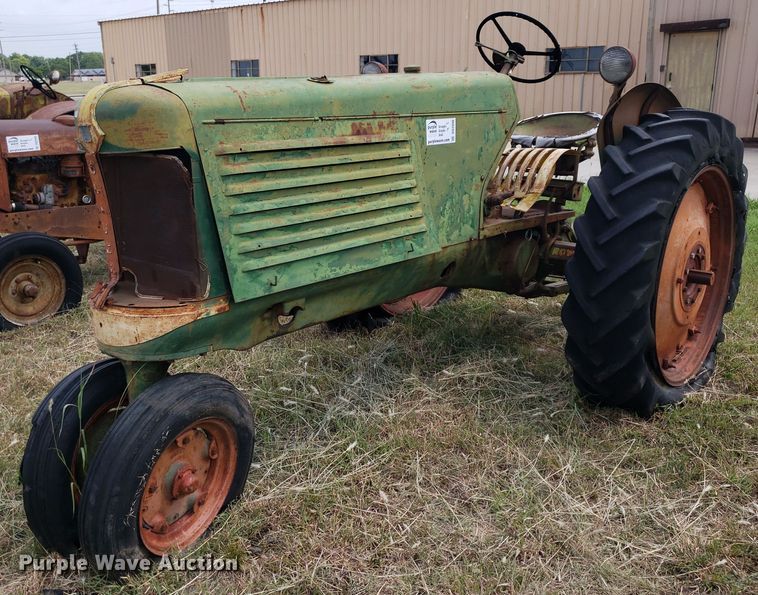 1951 Oliver 77  tractor - DO2996