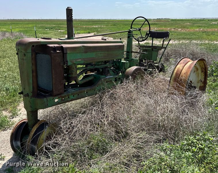 John Deere B  tractor - KM9871