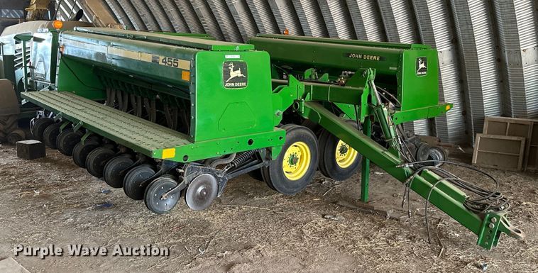 John Deere 455  grain drill - ML9083