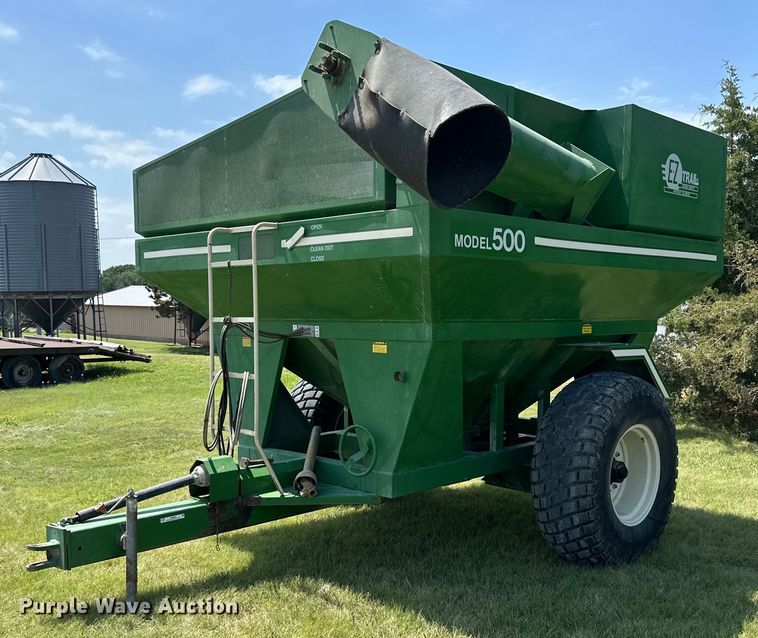 E-Z Trail 500  grain cart - NP9951
