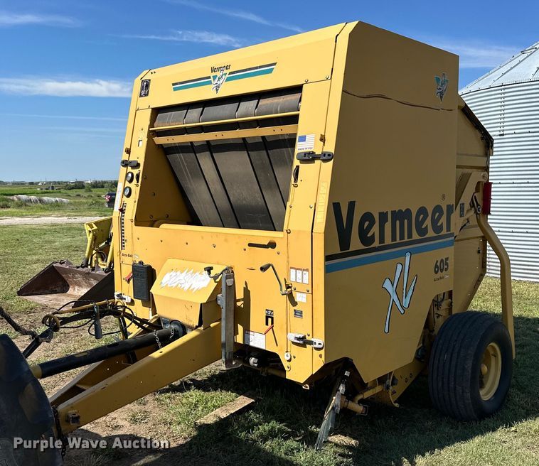 2002 Vermeer 605 XL  round baler - NP9974