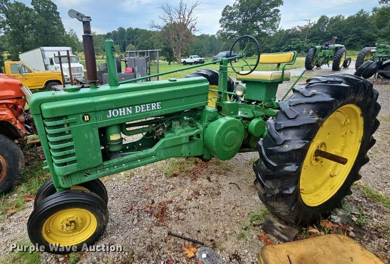 John Deere B  tractor - NT9903