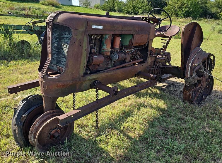 1941 Oliver 70  tractor - NU9129