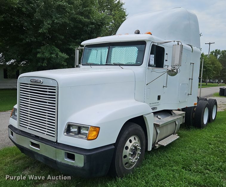 1993 Freightliner FLD120  semi truck - DP2307