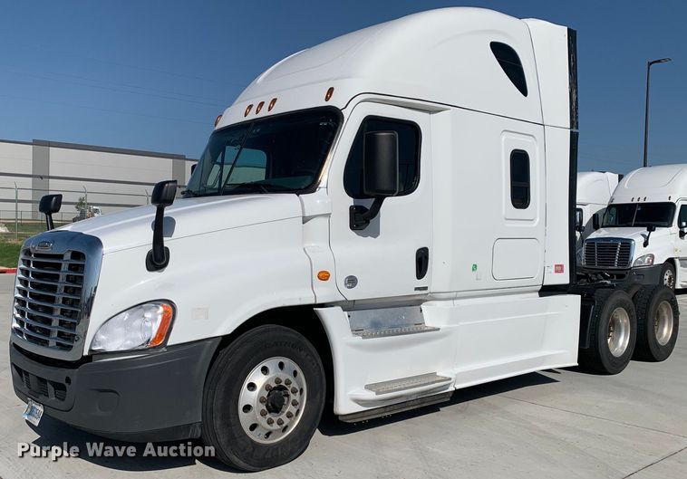 2017 Freightliner Cascadia Evolution  semi truck - DP8661