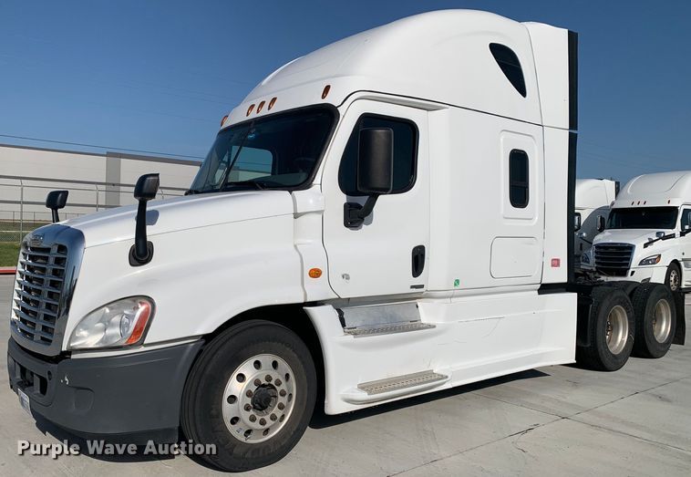 2017 Freightliner Cascadia Evolution  semi truck - DP8662