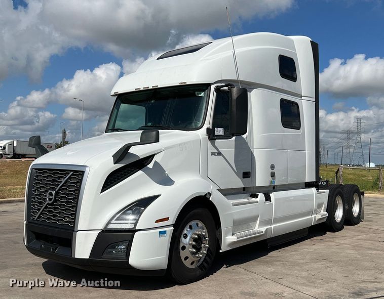 2020 Volvo VNL860  semi truck - DQ2140