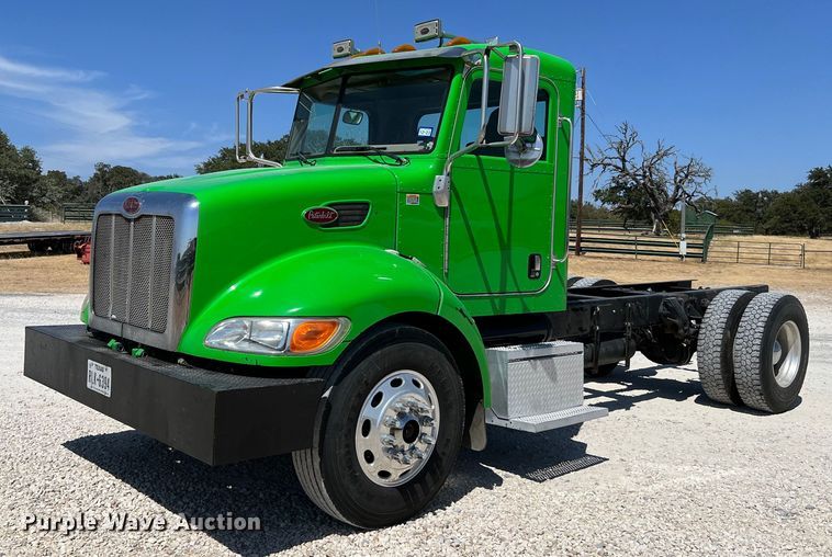2008 Peterbilt 335  truck cab and chassis - DQ2146