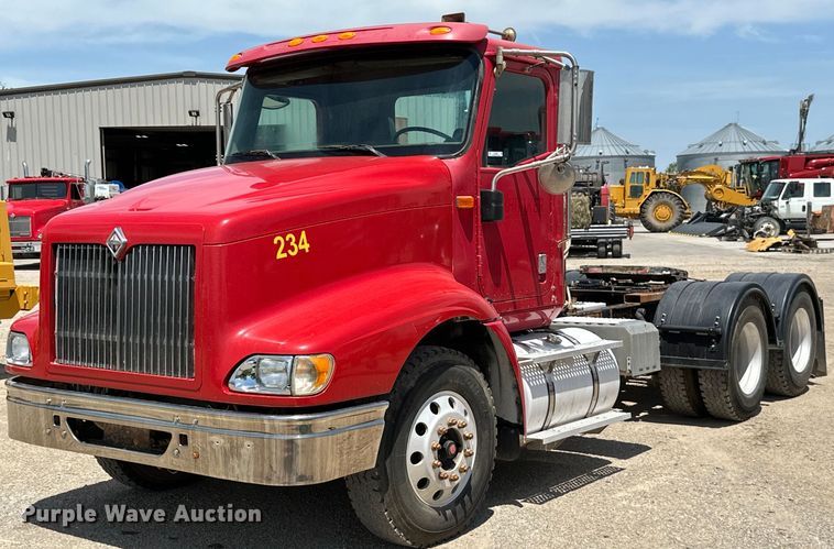 2005 International 9200  semi truck - ML9096
