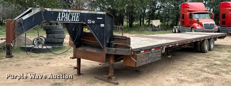 2005 Apache  flatbed trailer - ML9109