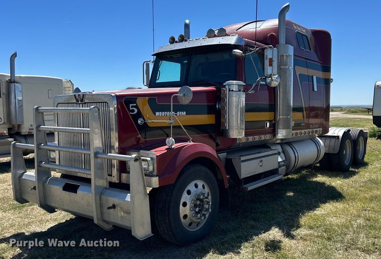 2007 Western Star 4900FA  glider kit semi truck - NP9408