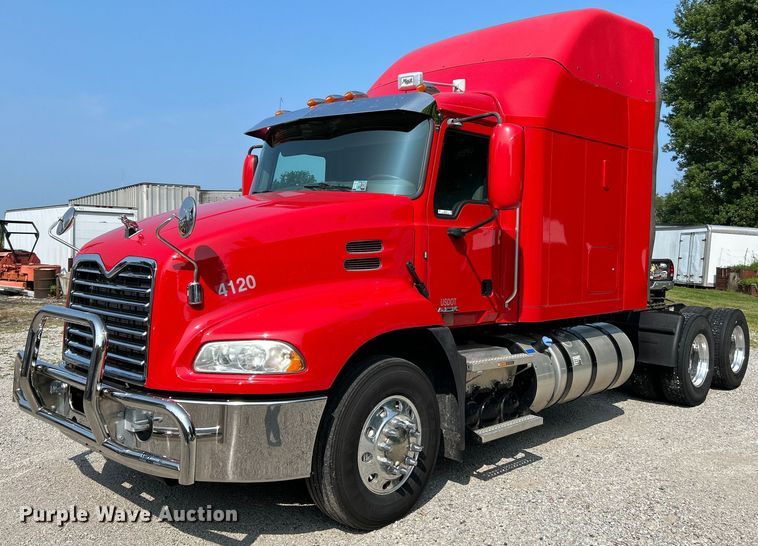 2016 Mack CXU613  semi truck - OK9740