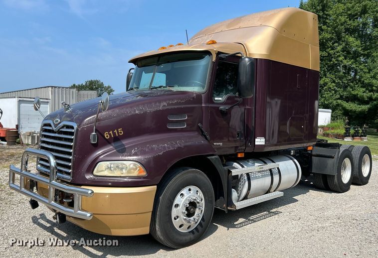 2007 Mack CXN613  semi truck - OK9741