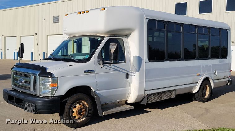 2010 Eldorado Aerotech Ford 240  shuttle bus - IQ9868
