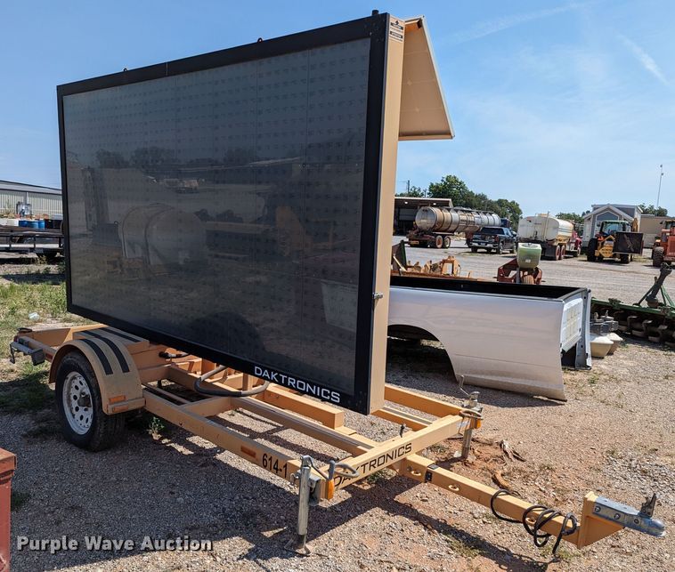 Daktronics  message board trailer - LM9973