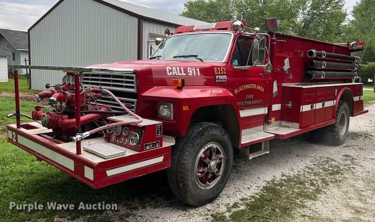 1987 Ford F800  pumper fire truck - NA9076
