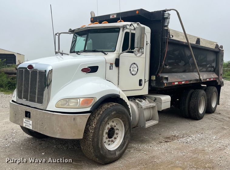 2007 Peterbilt 335  dump truck - NI9020