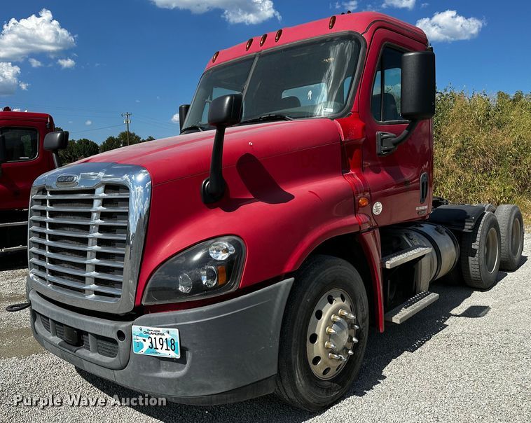 2015 Freightliner Cascadia Evolution 125  semi truck - OC9134